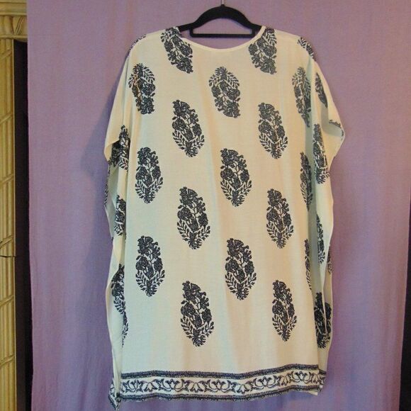 NWT JADE Ivory & Black V Neck Flowy Lightweight Open Arm Floral Tunic Size S/M - Picture 6 of 10